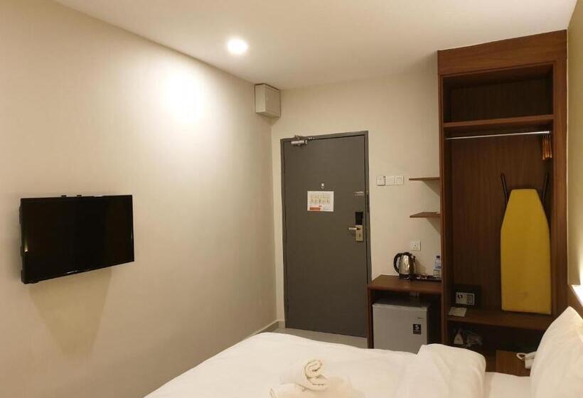 חדר משפחתי, Ants