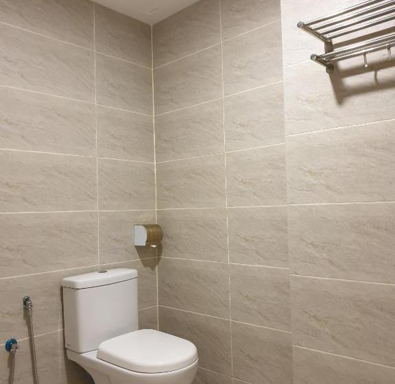 סוויטה משפחתית, Ants