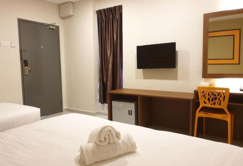 סוויטה משפחתית, Ants