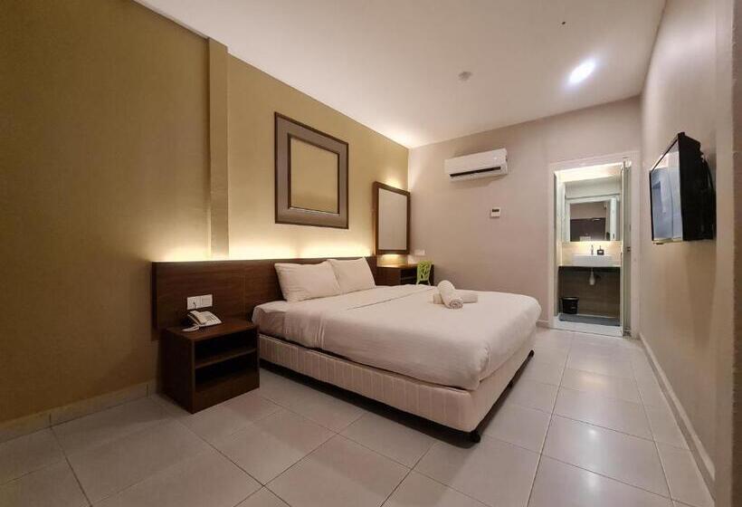 חדר משפחתי נוף להרים, Ants