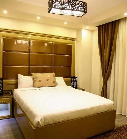 سوئیت با بالکن, Villa 14 Suites