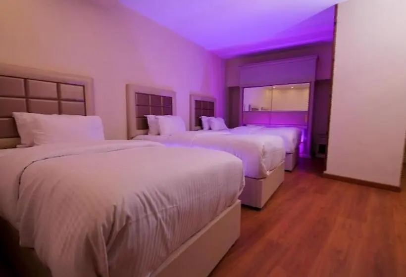 اتاق لوکس سه تخته, Villa 14 Suites