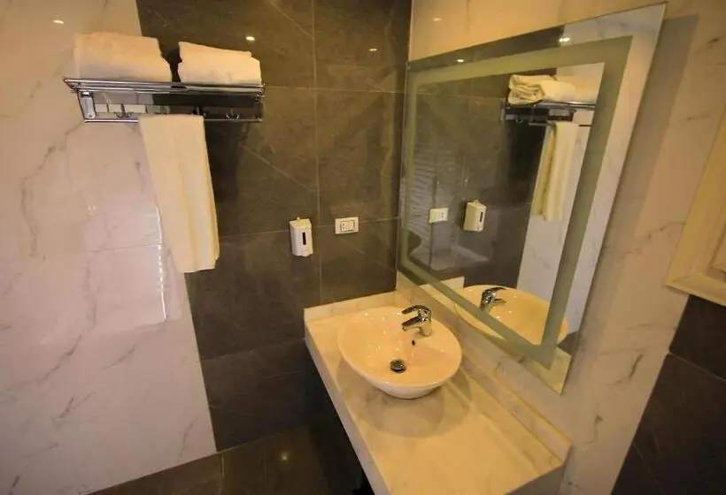 اتاق لوکس سه تخته, Villa 14 Suites
