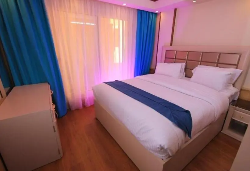 سوئیت جونیور با چشم‌انداز باغ, Villa 14 Suites