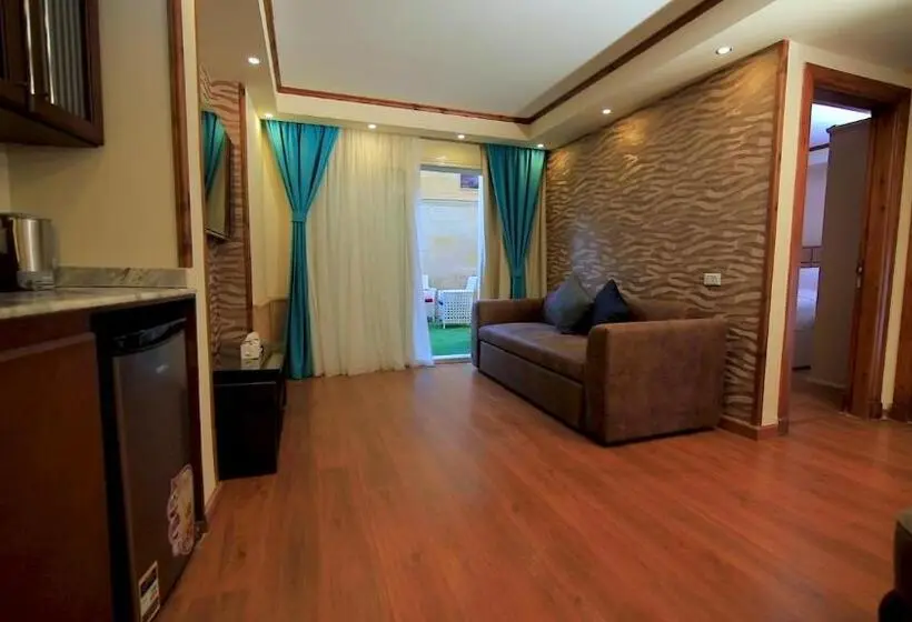 سوئیت جونیور با چشم‌انداز باغ, Villa 14 Suites