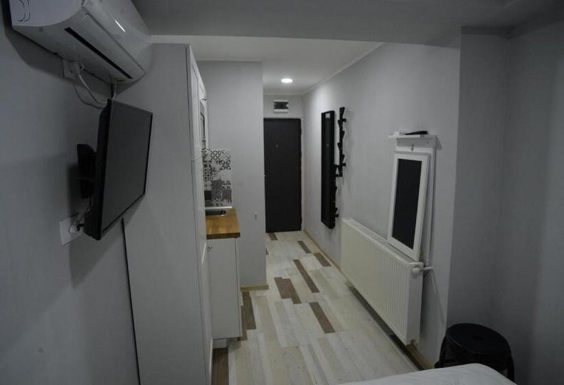 استودیوی استاندارد, Heights Accommodation City Center