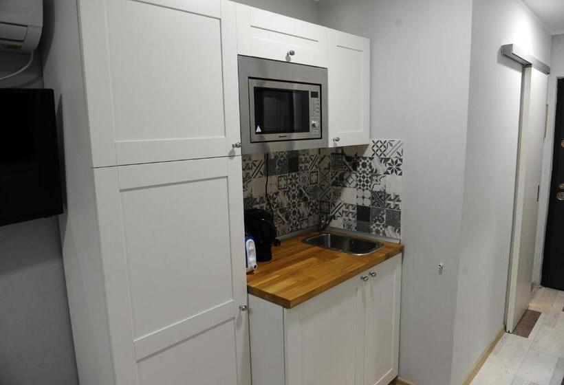 استودیوی استاندارد, Heights Accommodation City Center