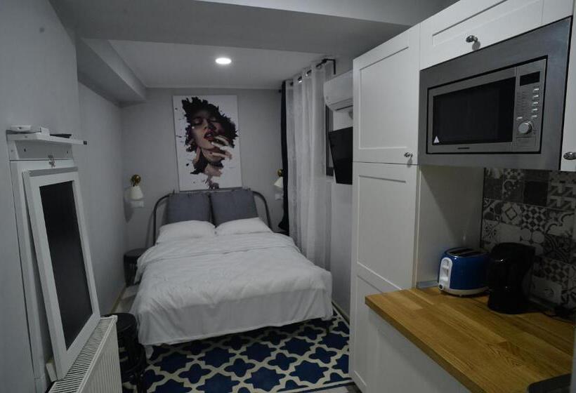 استودیوی استاندارد, Heights Accommodation City Center