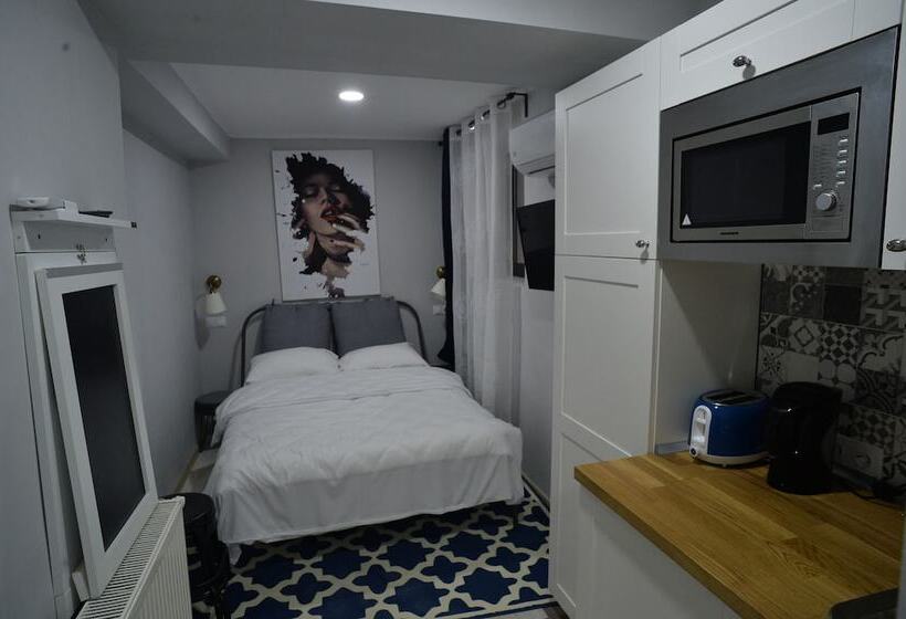 استودیوی استاندارد, Heights Accommodation City Center