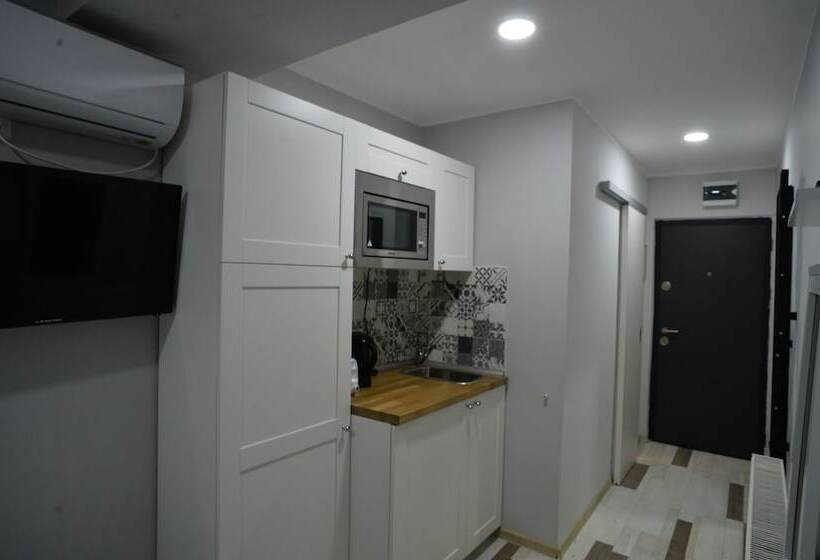 استودیوی استاندارد, Heights Accommodation City Center