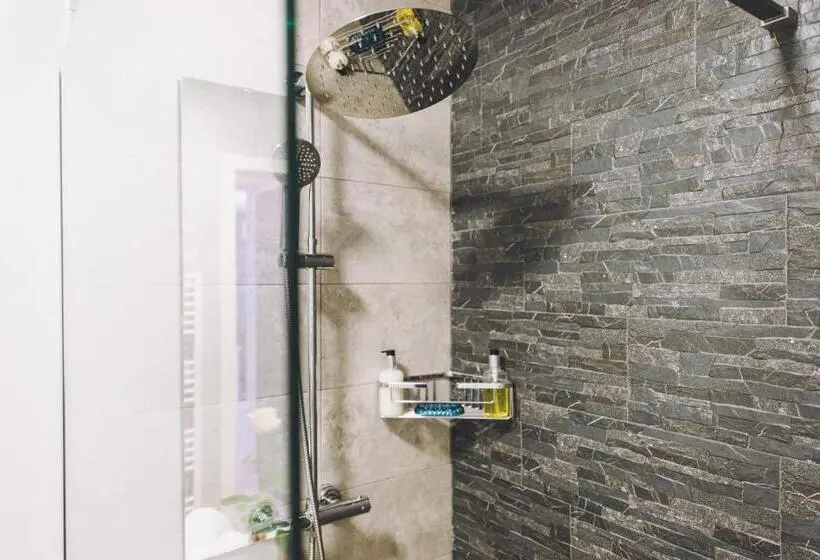 Deluxe-huone, Derby Ah