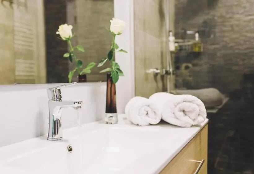 Deluxe-huone, Derby Ah