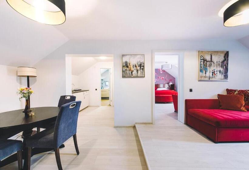 דירת חדר דלוקס, Derby Ah