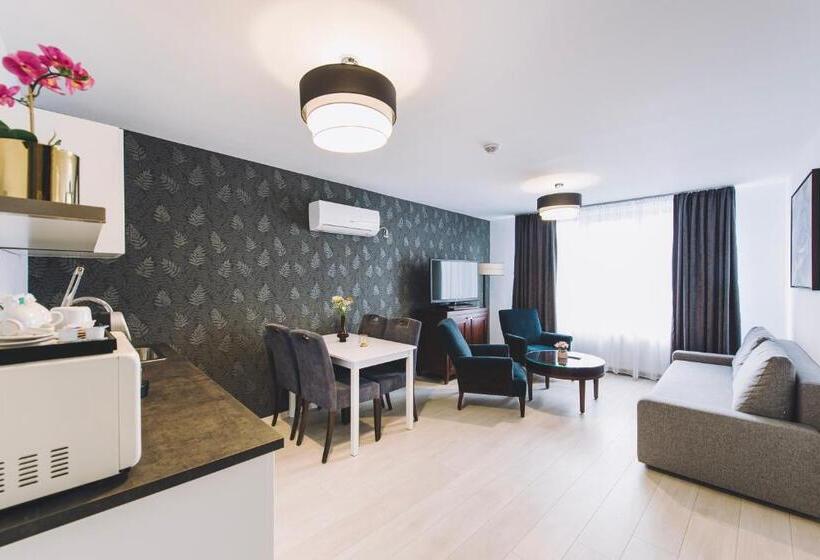 דירת חדר דלוקס, Derby Ah