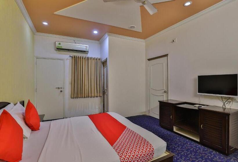 חדר קלאסי לשלושה, Fabexpress Riya Revati Resort