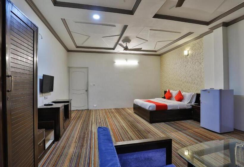 חדר קלאסי לשלושה, Fabexpress Riya Revati Resort