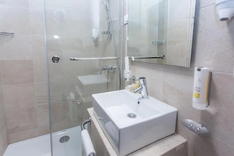 اتاق استاندارد یک نفره, Grand Hedonist