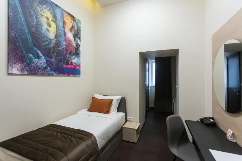 اتاق استاندارد یک نفره, Grand Hedonist