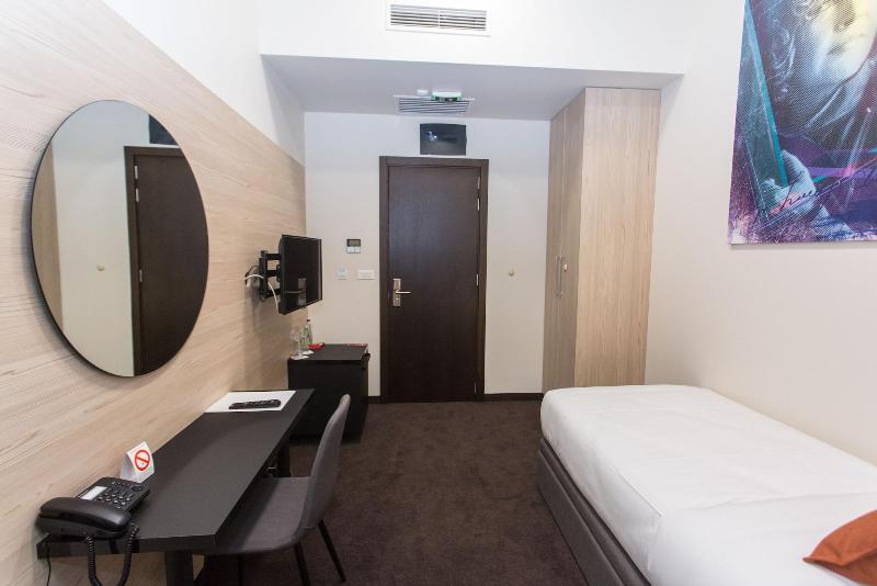 اتاق استاندارد یک نفره, Grand Hedonist