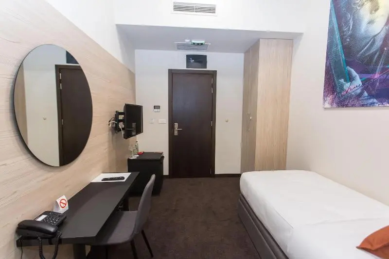 اتاق استاندارد یک نفره, Grand Hedonist