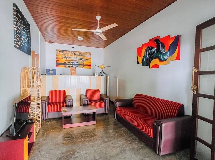 اتاق لوکس, Luaya Beach