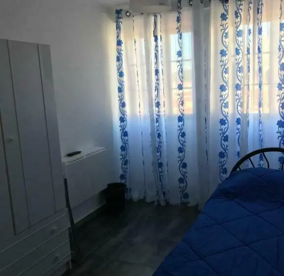 اتاق استاندارد یک تخته با سرویس بهداشتی مشترک, Nn Guest House