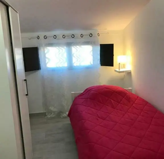اتاق استاندارد یک تخته با سرویس بهداشتی مشترک, Nn Guest House