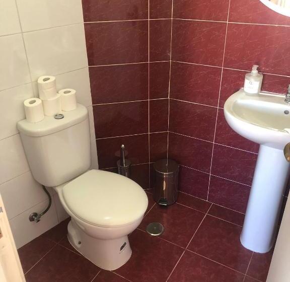 غرفة قياسية رباعية, Nn Guest House