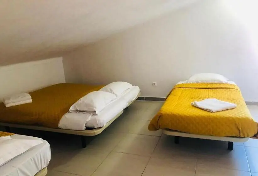 اتاق استاندارد چهار تخته, Nn Guest House