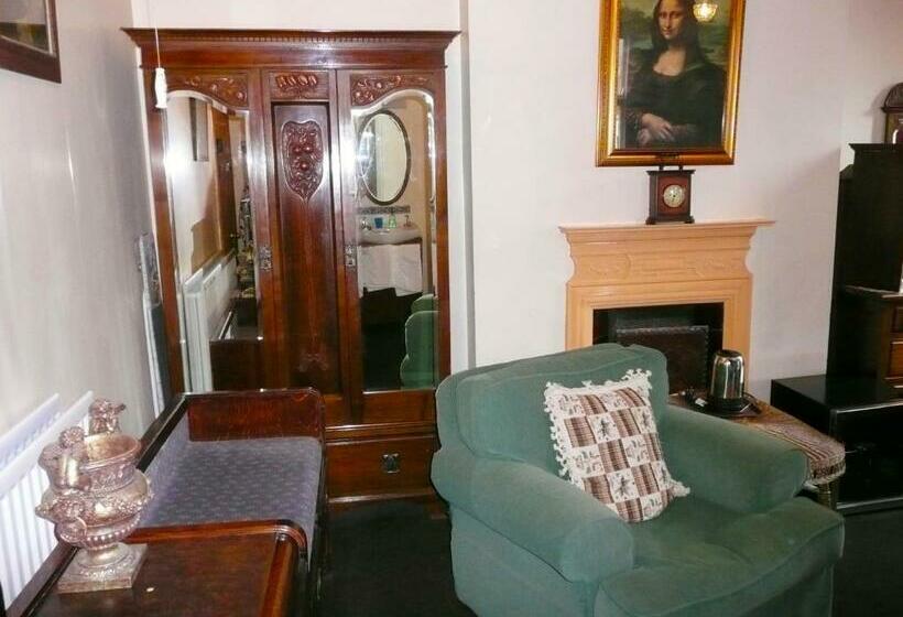 غرفة قياسية, Hawthorn House