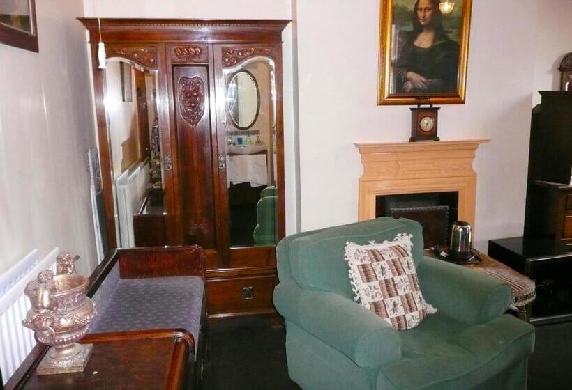 غرفة قياسية مع حمام خارجي, Hawthorn House