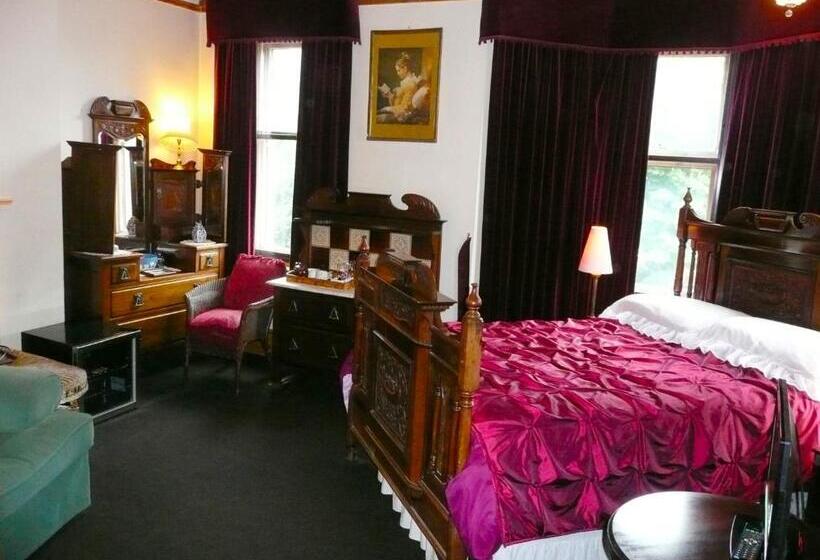 غرفة قياسية مع حمام خارجي, Hawthorn House