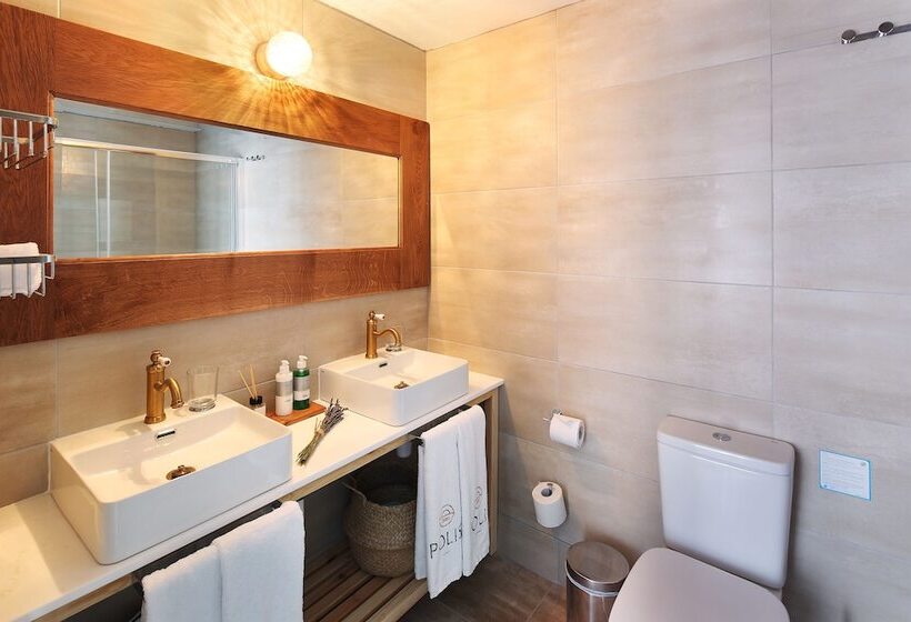 Quarto Familiar Superior, Polis 1907 By Louis Hotels