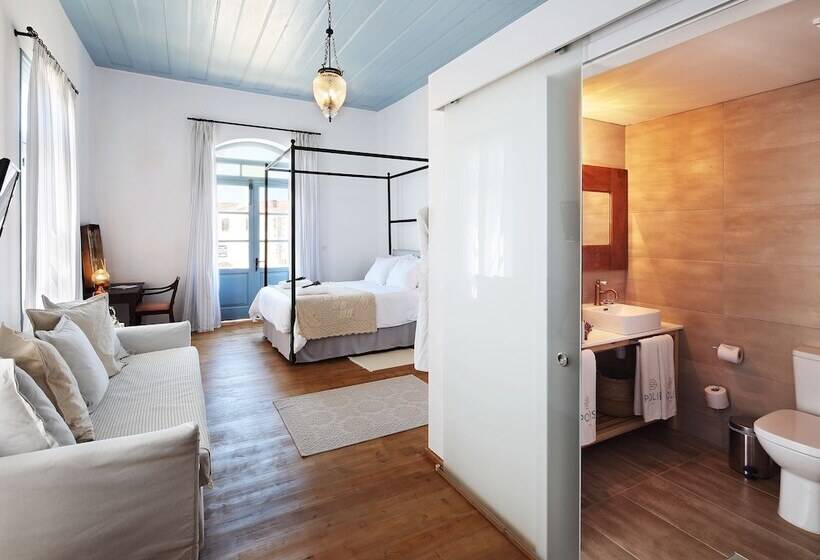 Quarto Familiar Superior, Polis 1907 By Louis Hotels