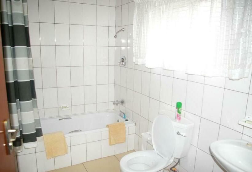 חדר קלאסי לארבעה, Naledzi Hotel & Conference Centre