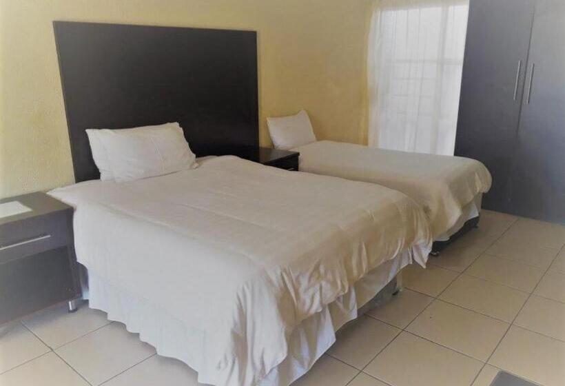 חדר קלאסי לארבעה, Naledzi Hotel & Conference Centre