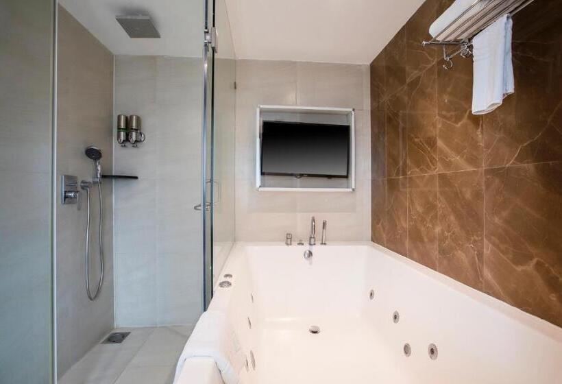 اتاق کلاب, Ramee Techome