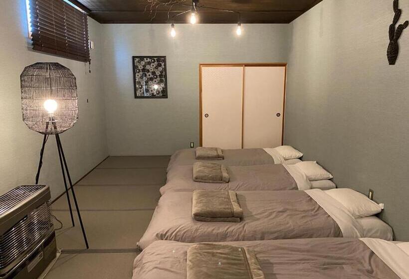 Quarto Familiar Banheiro Compartilhado, Little Barrel