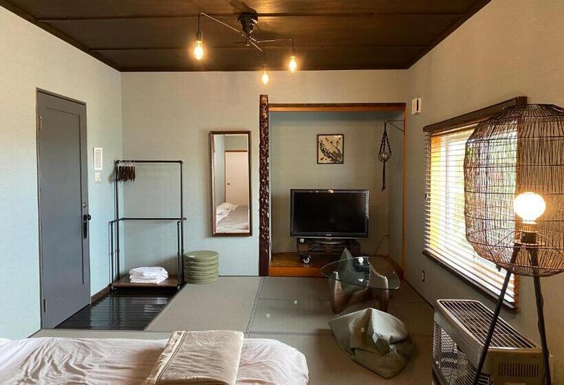 Quarto Familiar Banheiro Compartilhado, Little Barrel