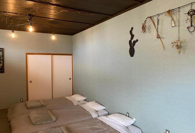 Quarto Familiar Banheiro Compartilhado, Little Barrel