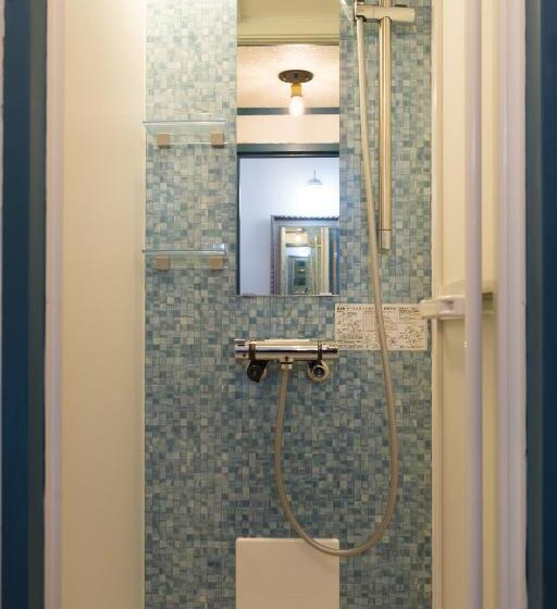 Quarto Familiar Banheiro Compartilhado, Little Barrel