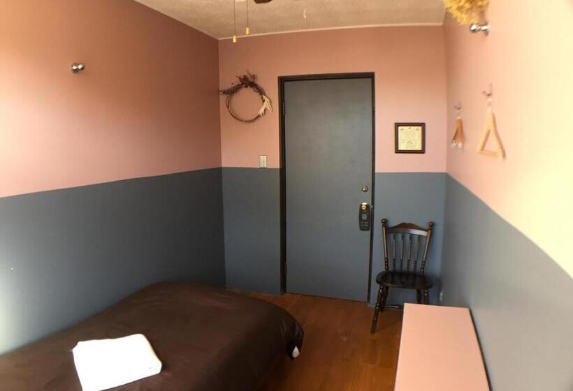 Quarto Estandar Individual, Little Barrel