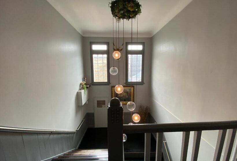 Quarto Estandar Individual, Little Barrel