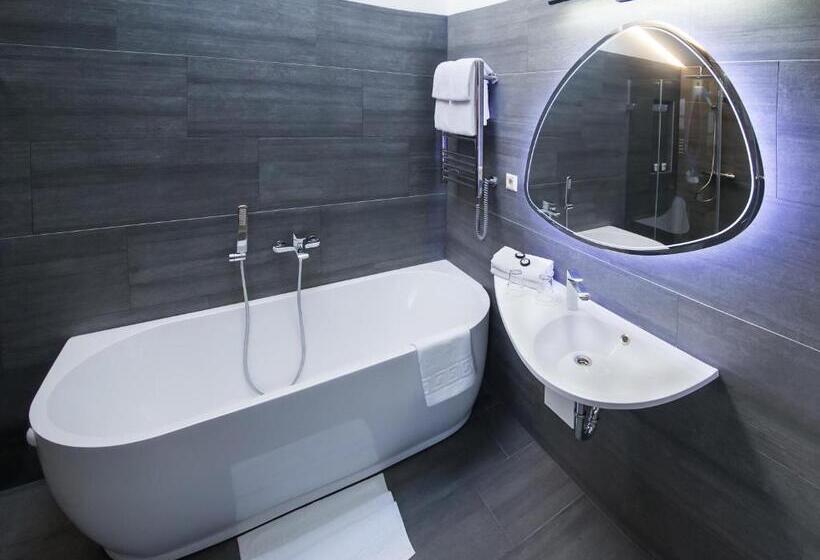 발코니 디럭스 룸, Dangė