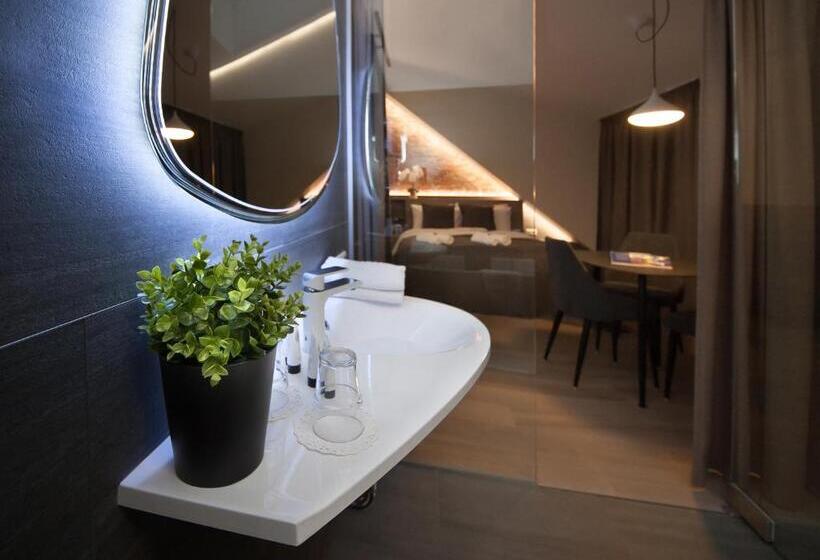 발코니 디럭스 룸, Dangė