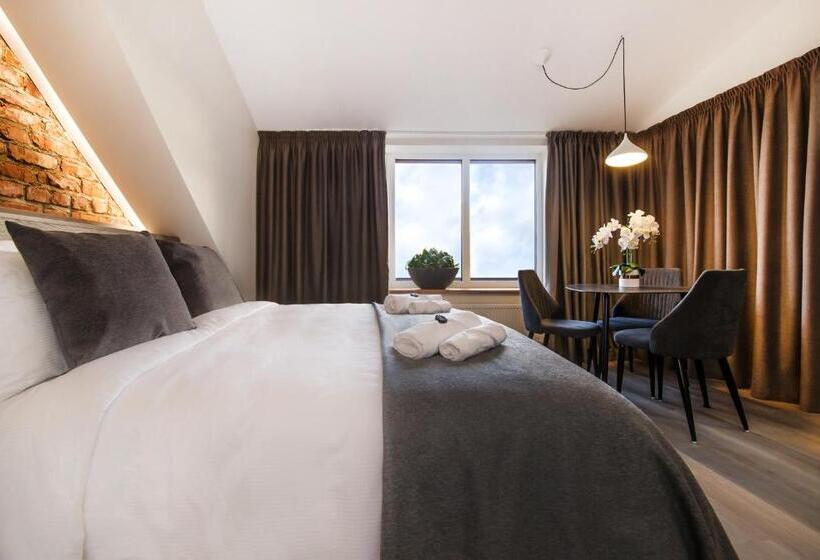 발코니 디럭스 룸, Dangė