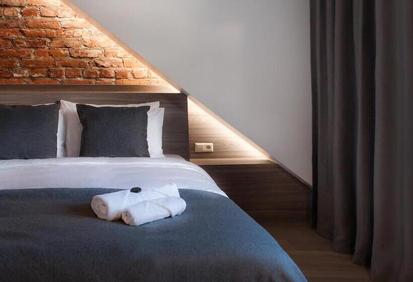 발코니 디럭스 룸, Dangė