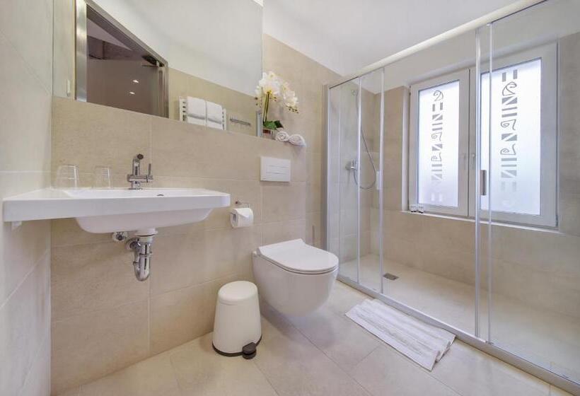 수피리어 룸, Dangė