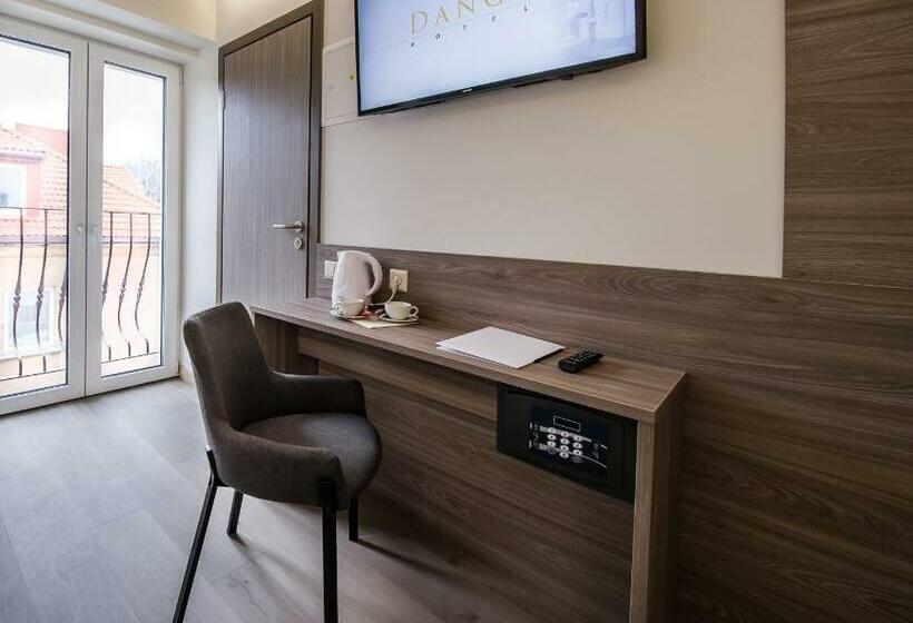 이코노미 룸, Dangė