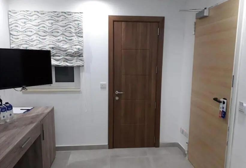 اتاق اکونومی یک تخته, Tj Boutique